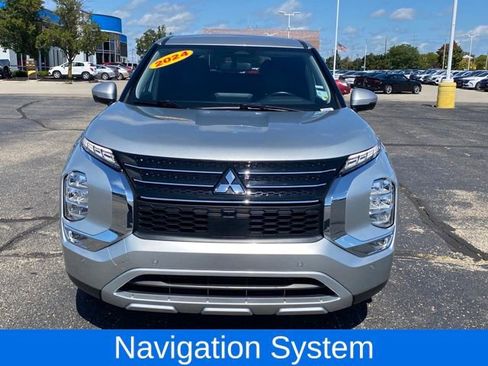 Used 2024 Mitsubishi Outlander SE Black Edition image 3