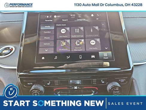 New 2025 Jeep Grand Cherokee Altitude image 24