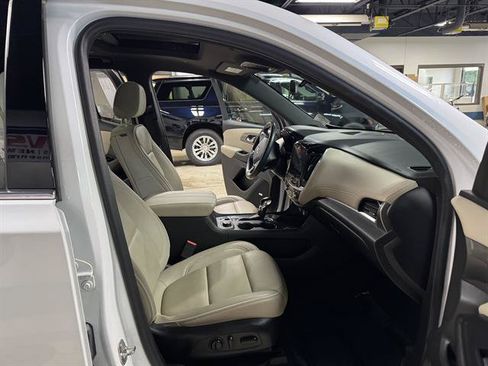 Certified 2022 Chevrolet Traverse Premier AWD/4WD image 10