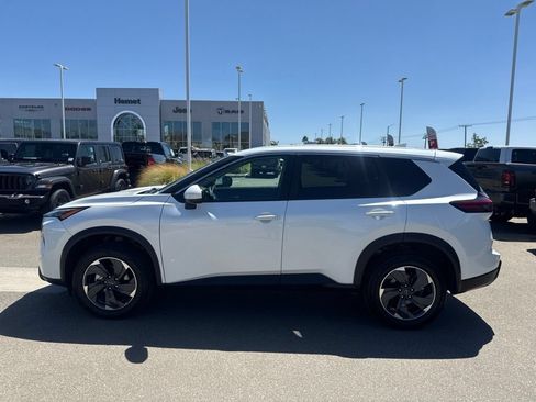 Used 2024 Nissan Rogue SV AWD/4WD image 8