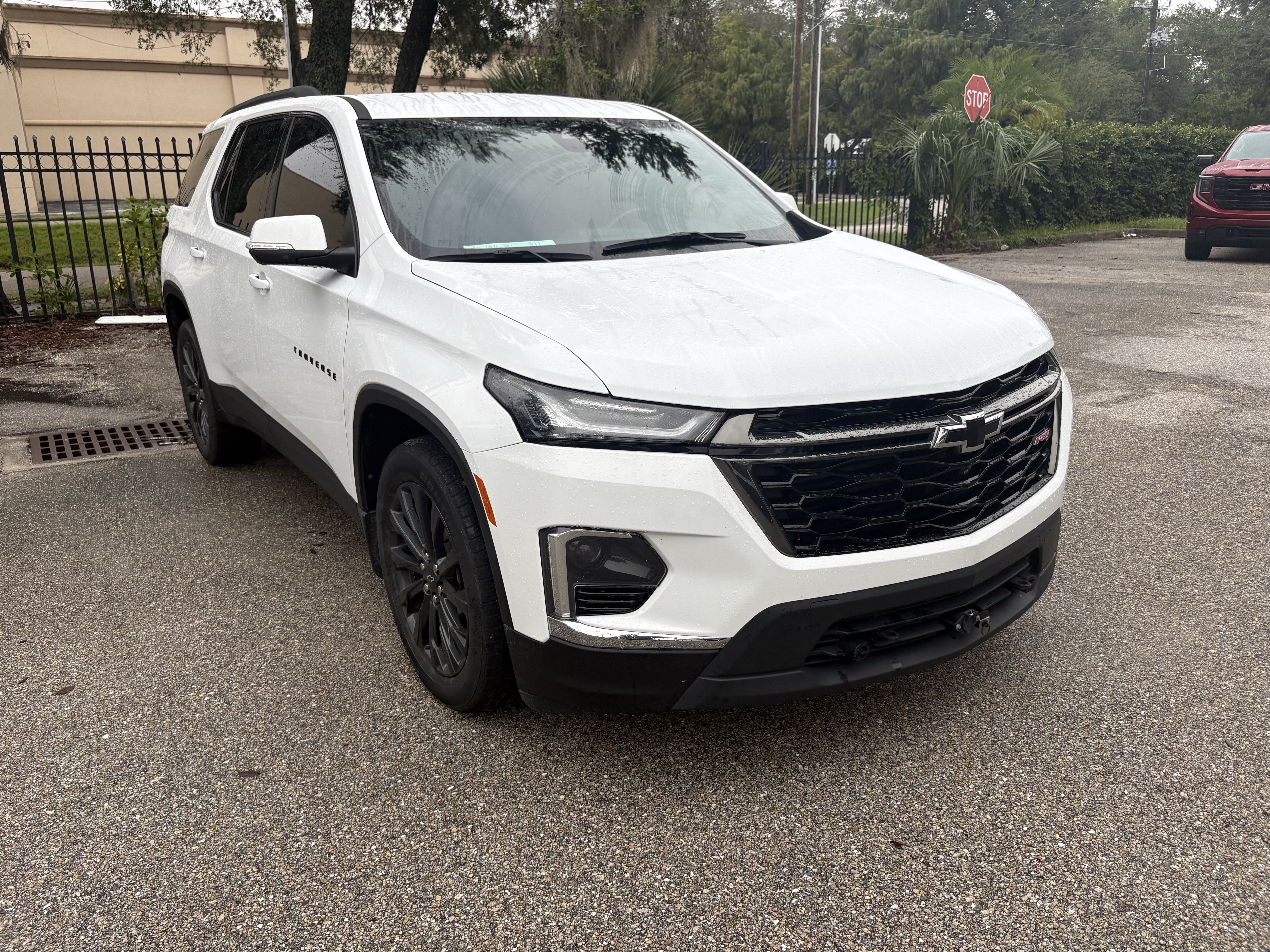 Used 2022 Chevrolet Traverse RS FWD image 1