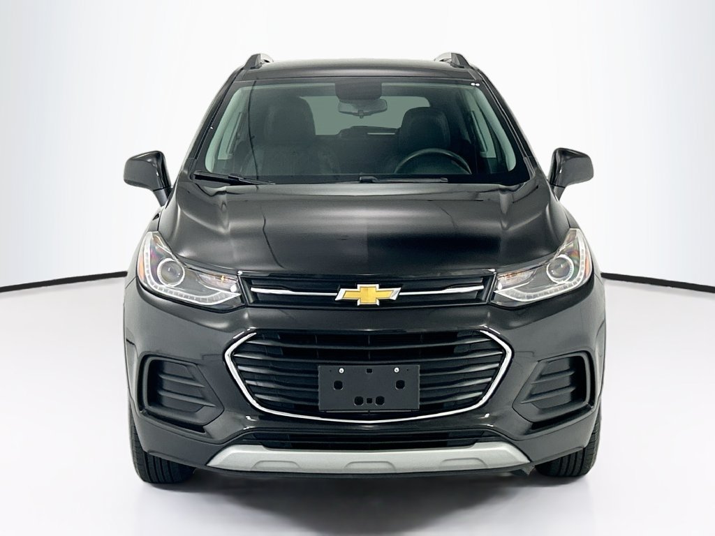 Used 2022 Chevrolet Trax LT w/ LT Convenience Package AWD/4WD image 2