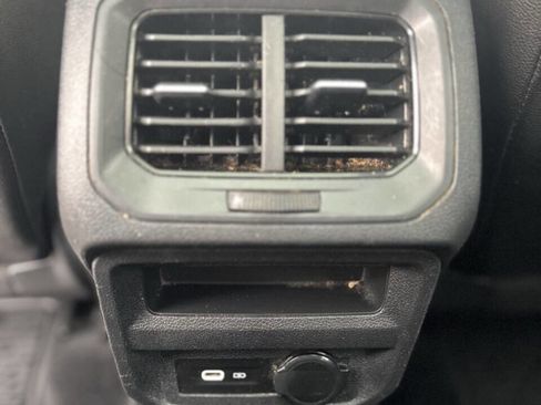 Used 2022 Volkswagen Tiguan SE w/ Panoramic Sunroof Package image 21