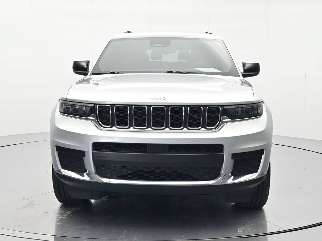 Used 2024 Jeep Grand Cherokee L Laredo RWD image 2