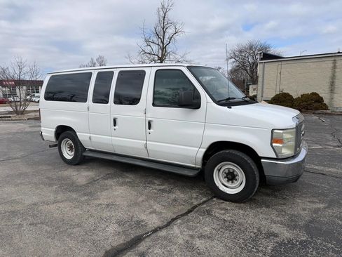 Used 2010 Ford E-150 and Econoline 150 Wagon image 3