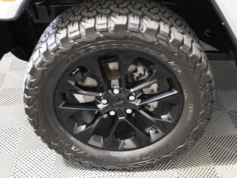 Used 2021 Jeep Wrangler Unlimited Sahara w/ Cold Weather Group AWD/4WD image 11