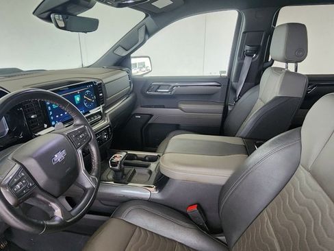 Used 2023 Chevrolet Silverado 1500 ZR2 w/ Technology Package image 11