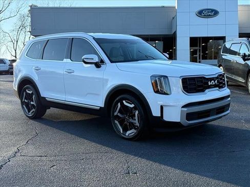 Used 2023 Kia Telluride S image 2