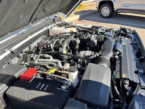 Used 2025 Jeep Wrangler Sport image 38