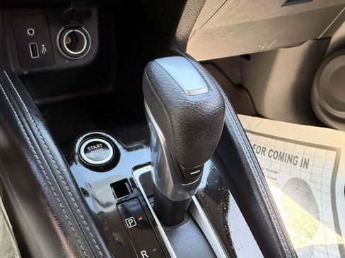 Used 2019 Nissan Kicks SV FWD image 30