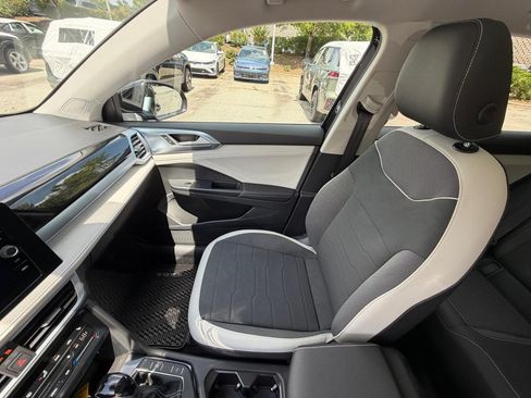 New 2026 Volkswagen Taos SE AWD/4WD image 28