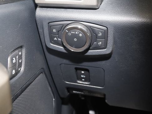 Used 2022 Ford F250 Lariat w/ Chrome Package image 27