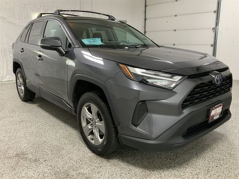 Used 2022 Toyota RAV4 XLE AWD/4WD image 5