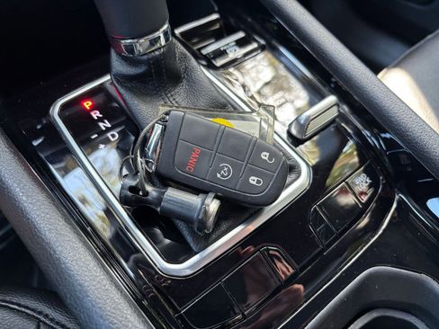 Used 2025 Jeep Compass Limited image 22