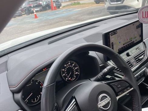 Used 2024 Nissan Altima 2.5 SR w/ SR Premium Package image 10