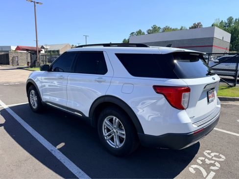 Used 2022 Ford Explorer XLT w/ Equipment Group 202A RWD image 4