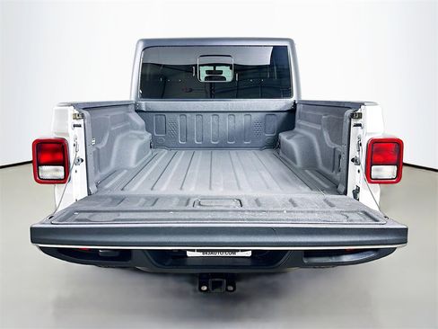 Used 2022 Jeep Gladiator Sport image 6