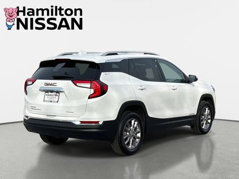 Used 2023 GMC Terrain SLT image 2