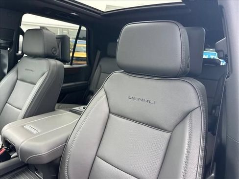 New 2026 GMC Yukon Denali w/ Denali Reserve Package AWD/4WD image 31