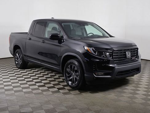 Used 2023 Honda Ridgeline Sport image 2