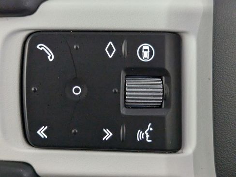 Certified 2025 Land Rover Defender 110 S image 40