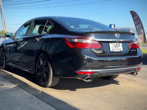 Used 2017 Honda Accord Sport image 4