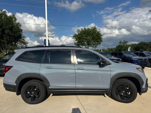 Used 2022 Honda Pilot TrailSport image 2
