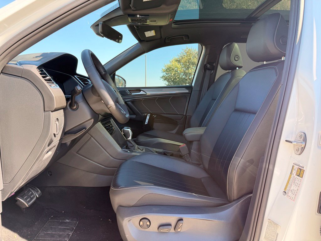 Used 2024 Volkswagen Tiguan SE R-Line FWD image 2