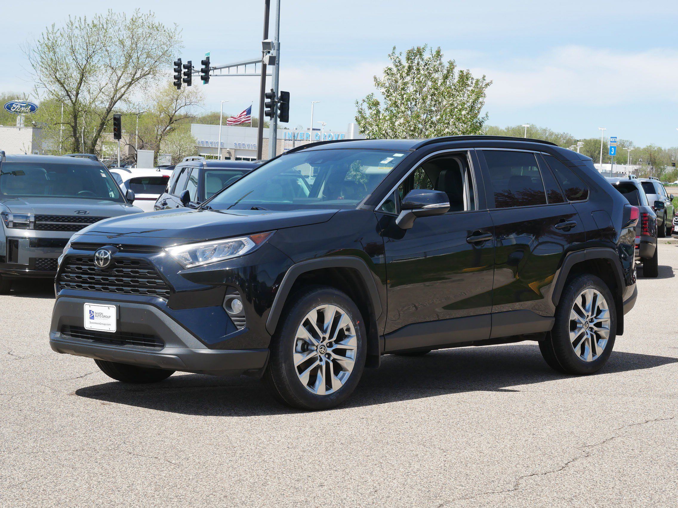 Used 2021 Toyota RAV4 XLE Premium AWD/4WD image 2