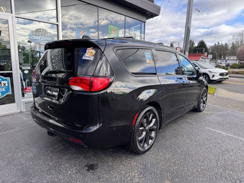 Used 2019 Chrysler Pacifica Touring-L image 5