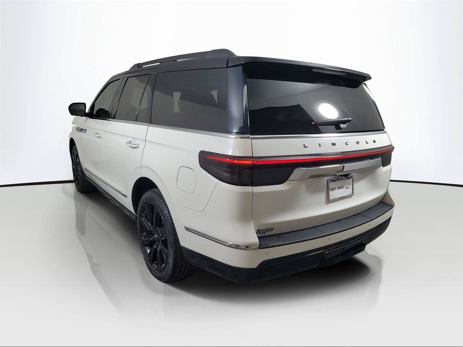 Used 2024 Lincoln Navigator Black Label AWD/4WD image 4