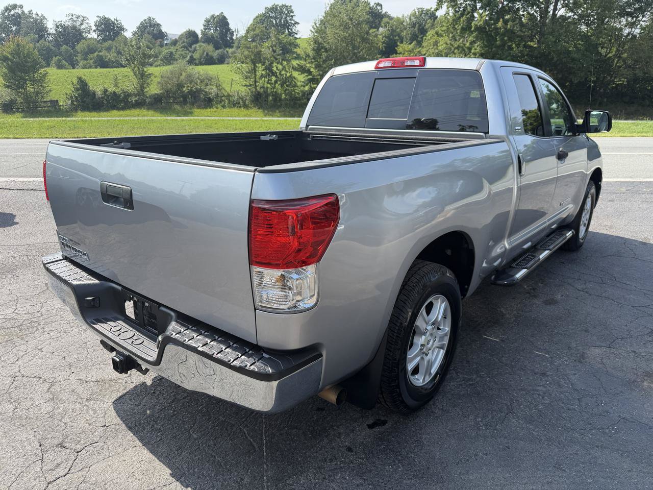 Used 2010 Toyota Tundra 2WD Double Cab w/ SR5 Pkg image 7