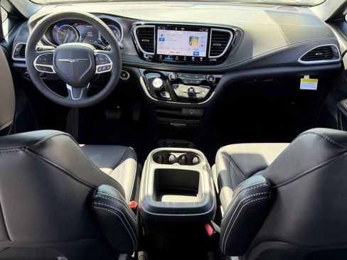 New 2026 Chrysler Pacifica Select AWD/4WD image 24