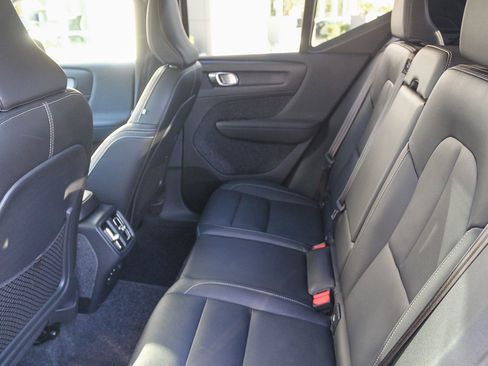 Certified 2025 Volvo XC40 B5 Core w/ Protection Package Premier image 19