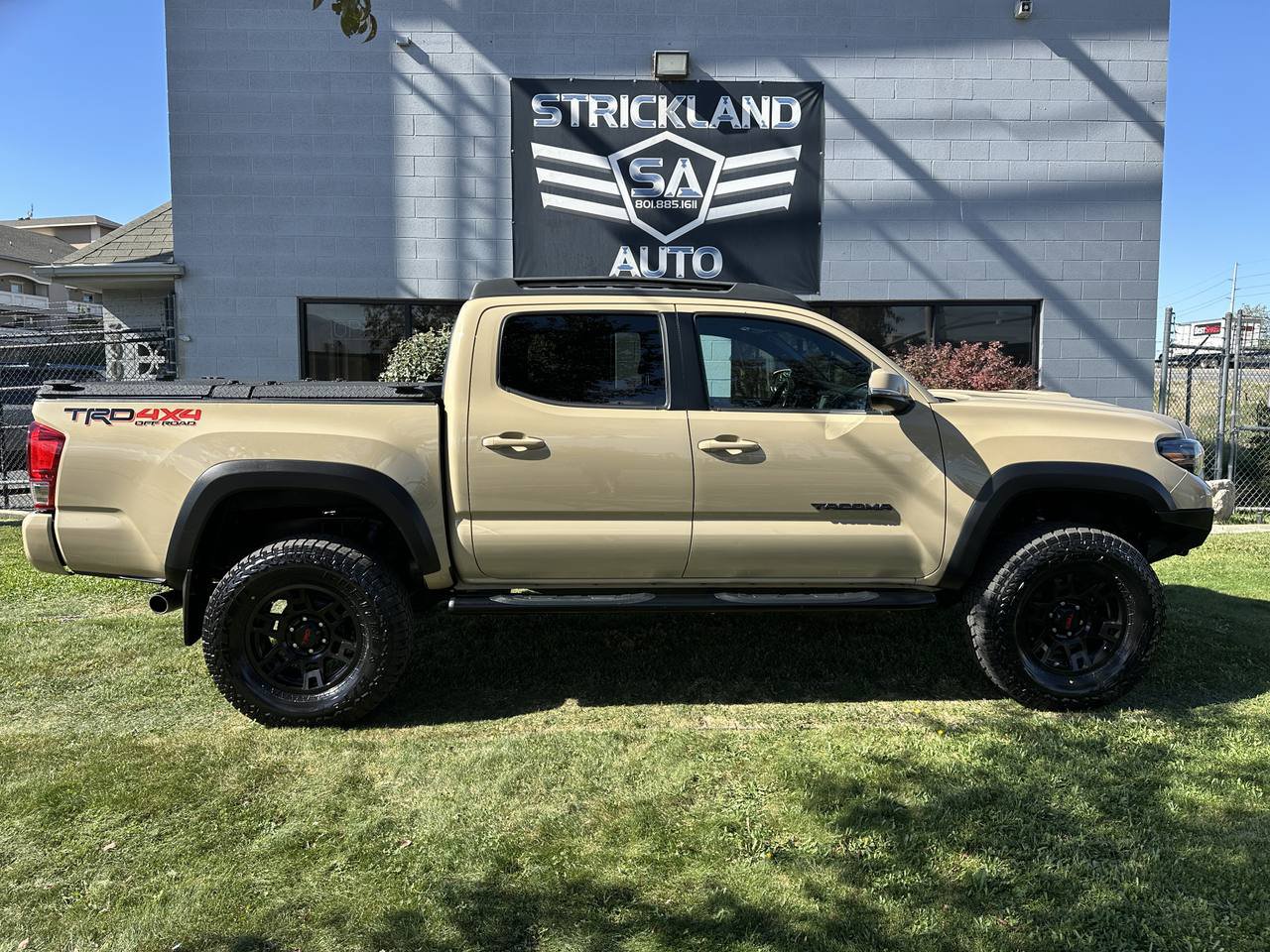 Used 2016 Toyota Tacoma TRD Off-Road AWD/4WD image 5