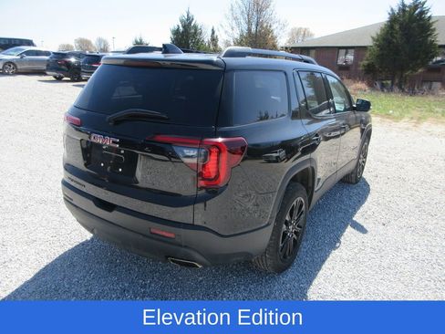 Used 2023 GMC Acadia SLE w/ Driver Convenience Package image 3