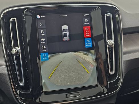 Used 2023 Volvo XC40 Recharge Ultimate AWD/4WD image 23