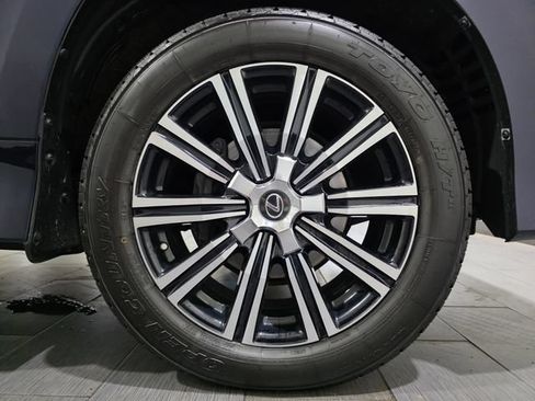 Used 2018 Lexus LX 570 4WD w/ Luxury Package image 25