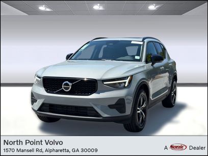 New 2026 Volvo XC40 B5 Core w/ Climate Package