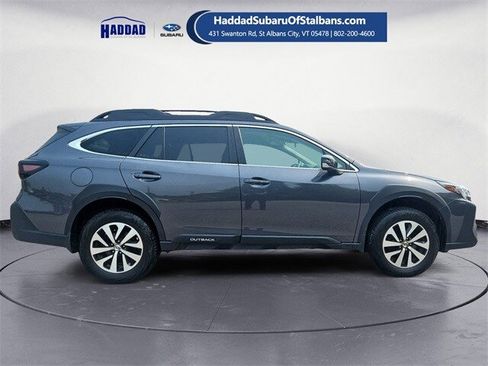 Used 2023 Subaru Outback Premium image 6