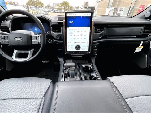 Used 2025 Ford F150 Lightning Lariat image 19