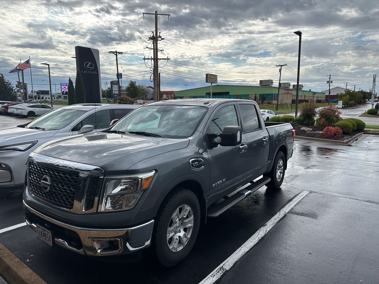 Used 2017 Nissan Titan SV AWD/4WD image 5