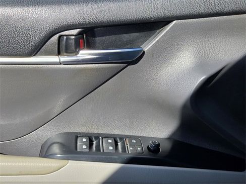 Used 2018 Toyota Camry LE w/ Moonroof Package image 26