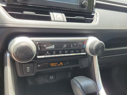 Used 2019 Toyota RAV4 LE FWD image 29