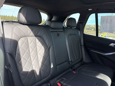 Used 2024 BMW X5 xDrive40i w/ Premium Package image 27