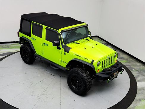 Used 2013 Jeep Wrangler Unlimited Rubicon w/ Connectivity Group AWD/4WD image 31