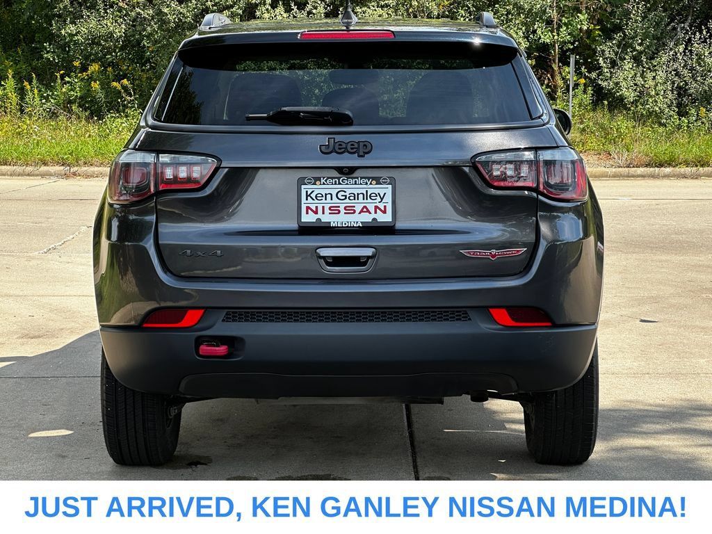 Used 2019 Jeep Compass Trailhawk w/ Popular Equipment Group AWD/4WD image 4