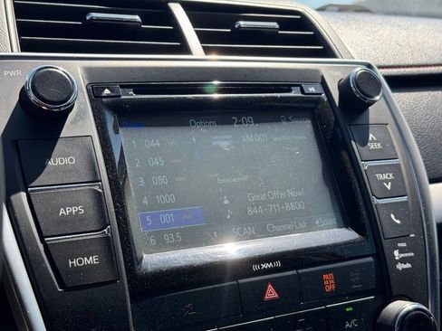 Used 2017 Toyota Camry SE w/ Moonroof Package FWD image 14