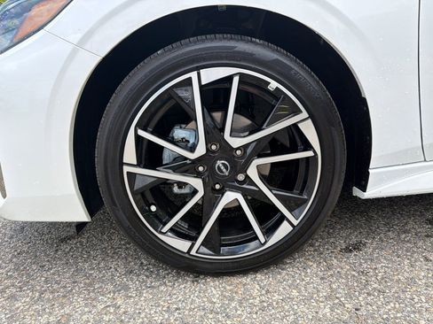 Certified 2025 Nissan Sentra SR w/ SR Premium Package FWD image 11