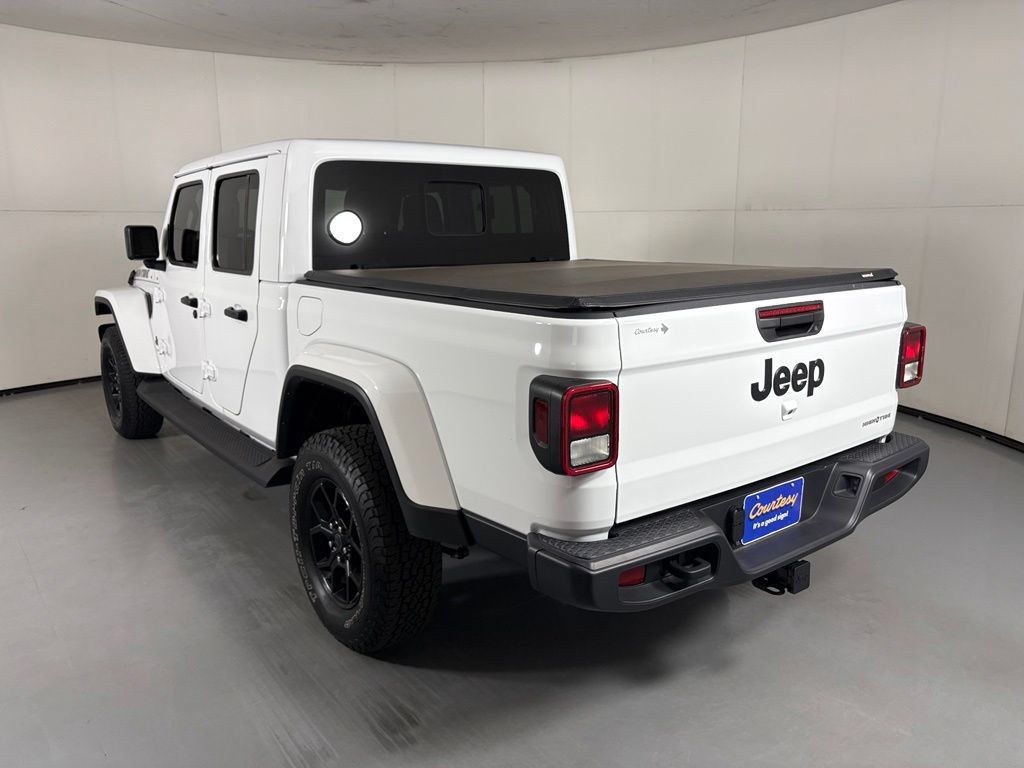 Used 2025 Jeep Gladiator Sport AWD/4WD image 6
